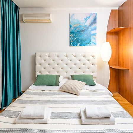 Just Another Comfy Apartment On The Main Squere. 2 Bedrooms, Own Heating, Ac Lviv Dış mekan fotoğraf