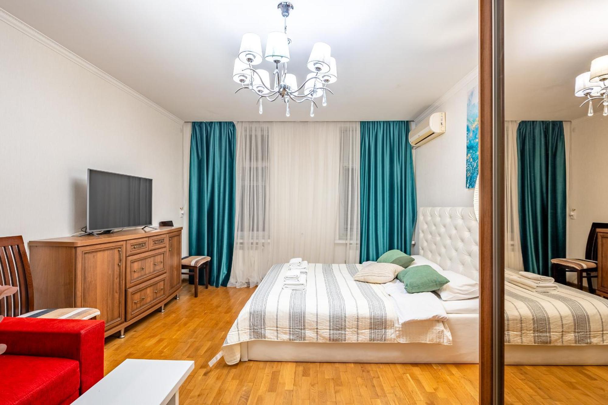 Just Another Comfy Apartment On The Main Squere. 2 Bedrooms, Own Heating, Ac Lviv Dış mekan fotoğraf