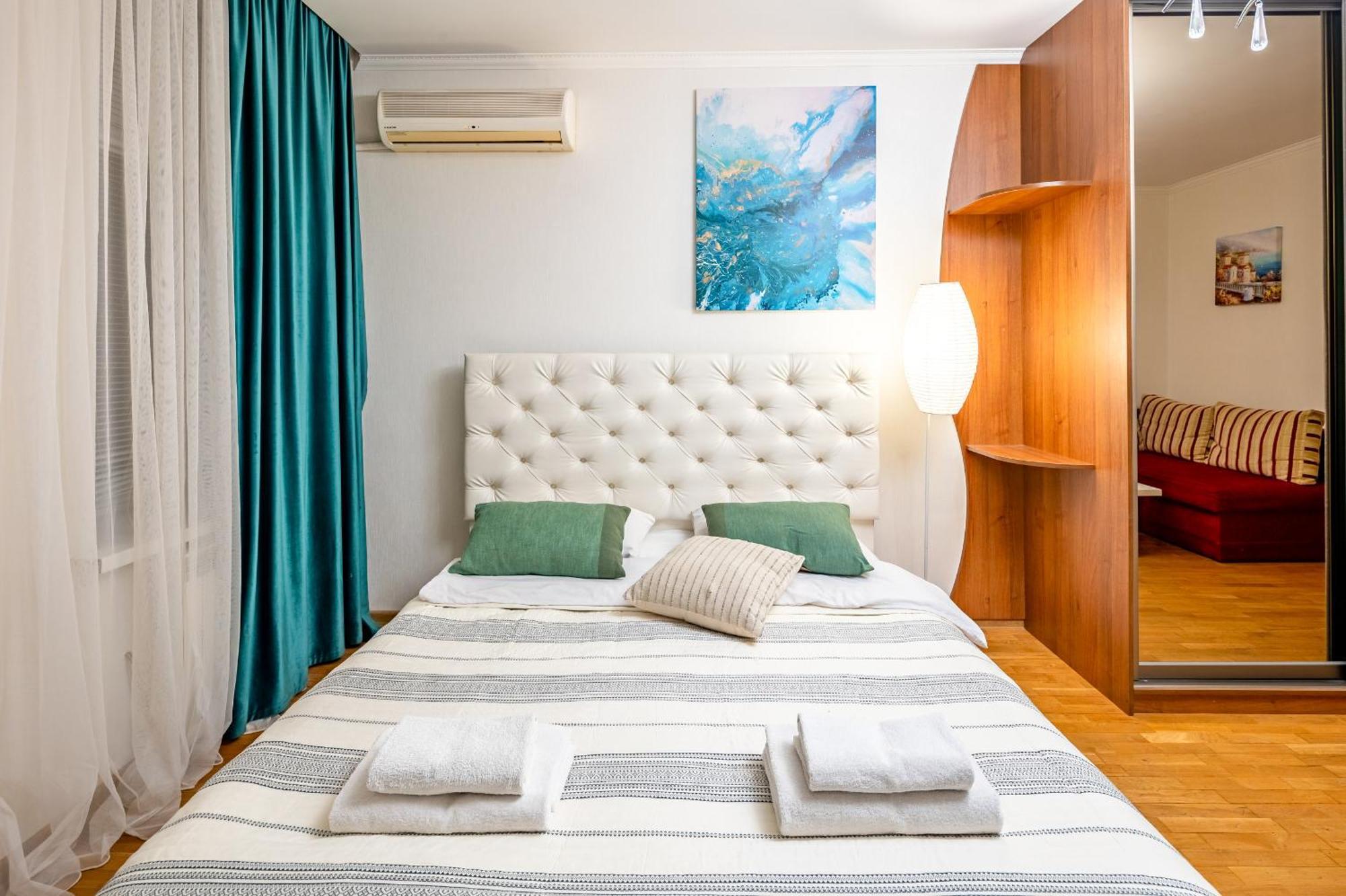 Just Another Comfy Apartment On The Main Squere. 2 Bedrooms, Own Heating, Ac Lviv Dış mekan fotoğraf
