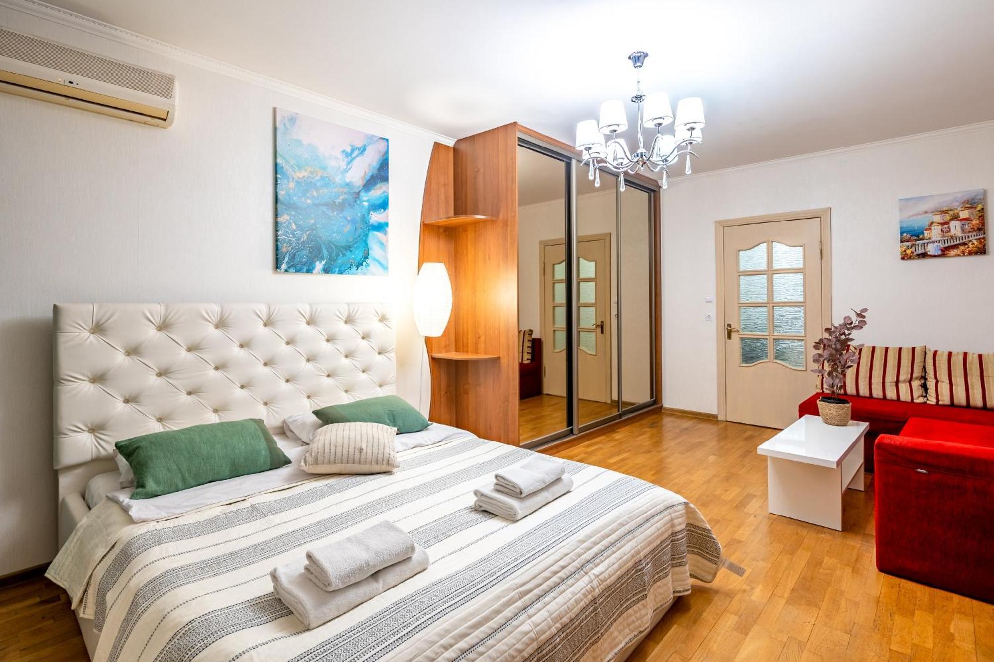 Just Another Comfy Apartment On The Main Squere. 2 Bedrooms, Own Heating, Ac Lviv Dış mekan fotoğraf