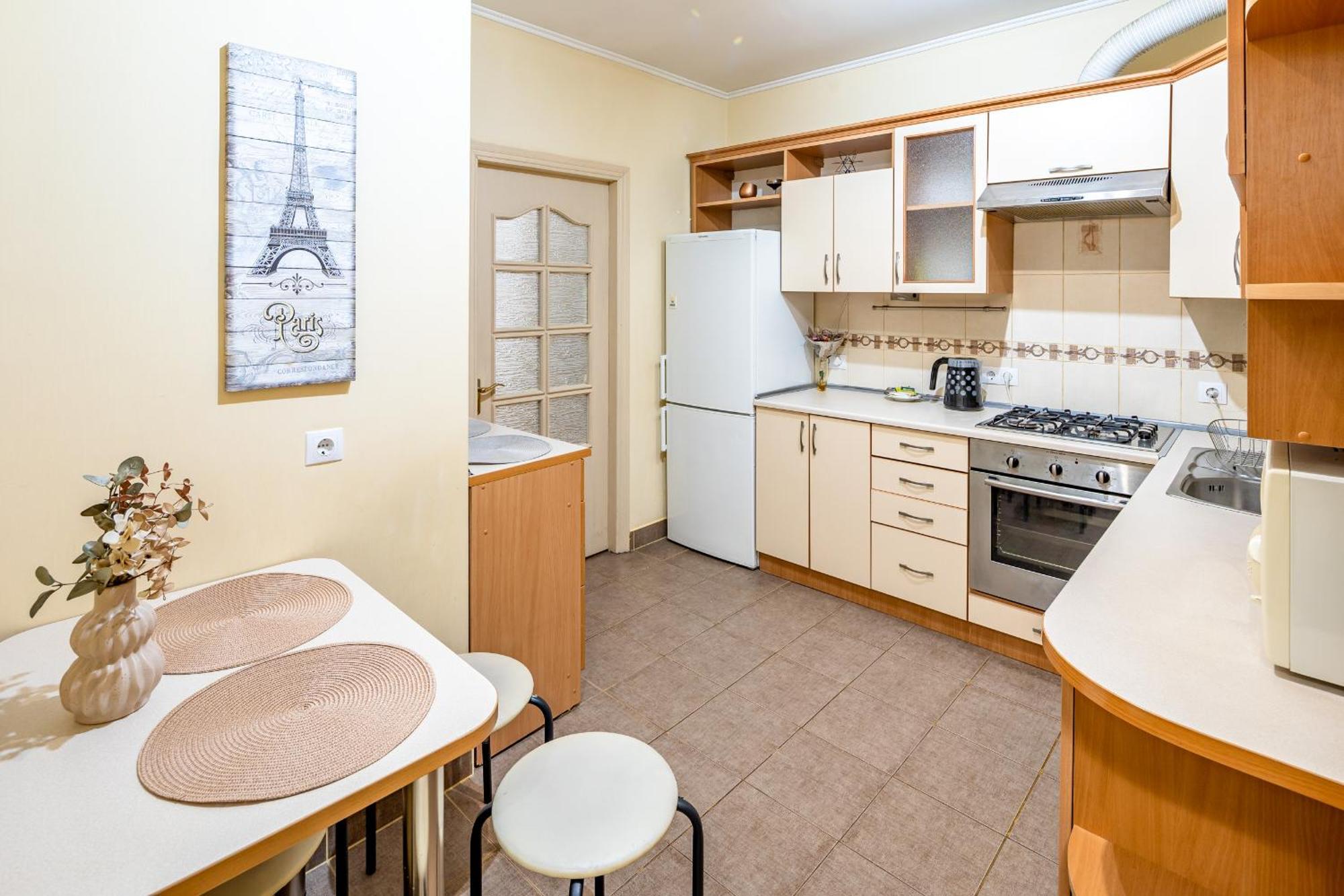 Just Another Comfy Apartment On The Main Squere. 2 Bedrooms, Own Heating, Ac Lviv Dış mekan fotoğraf
