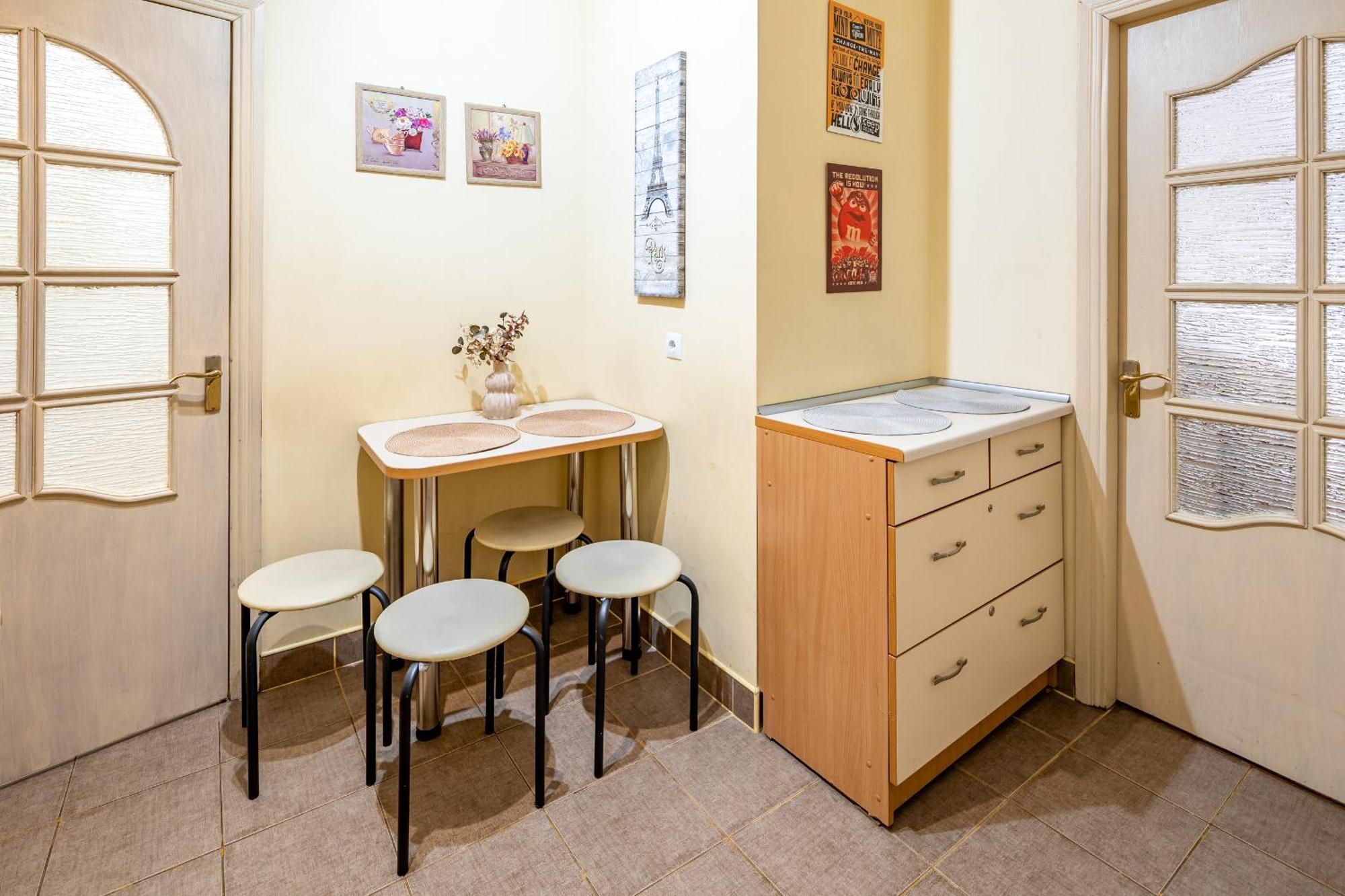 Just Another Comfy Apartment On The Main Squere. 2 Bedrooms, Own Heating, Ac Lviv Dış mekan fotoğraf